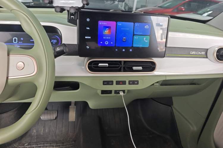 Used Geely Galaxy Panda 2025 210km Panda Rider Audio And AC Panel