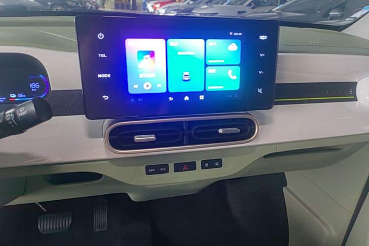 Used Geely Galaxy Panda 2025 210km Panda Rider Audio And AC Panel