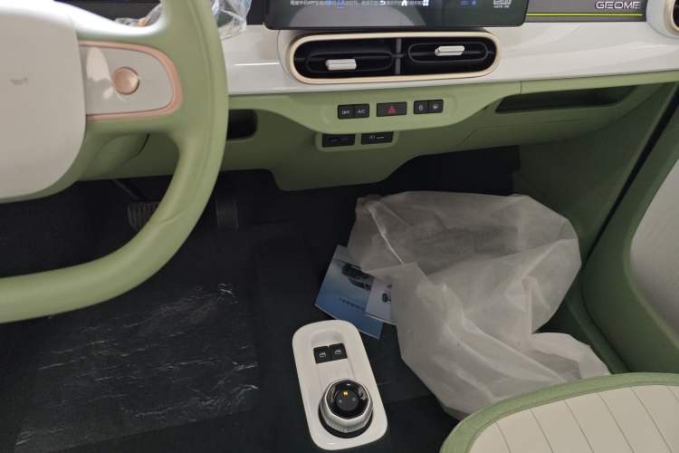 Used Geely Galaxy Panda 2025 210km Panda Rider Audio And AC Panel