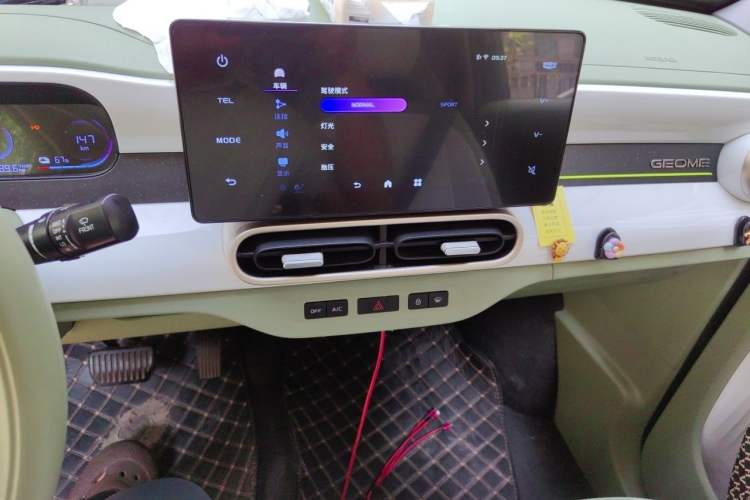 Used Geely Galaxy Panda 2025 210km Panda Rider Audio And AC Panel