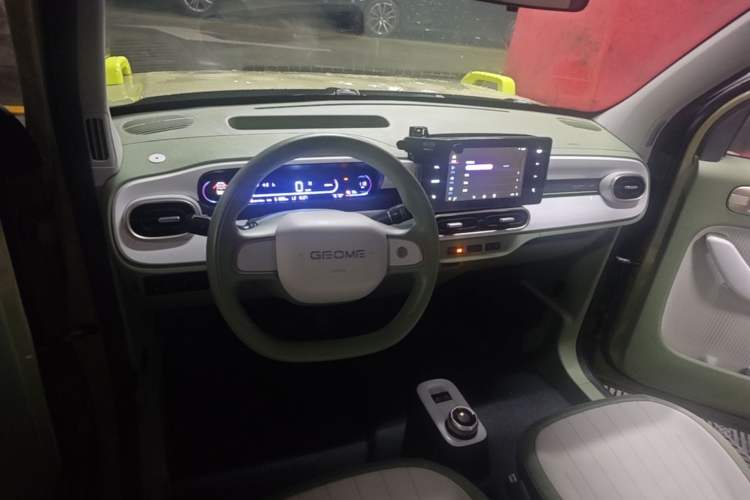 Used Geely Galaxy Panda 2025 210km Panda Rider Center Console