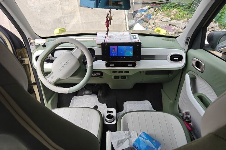 Used Geely Galaxy Panda 2025 210km Panda Rider Center Console