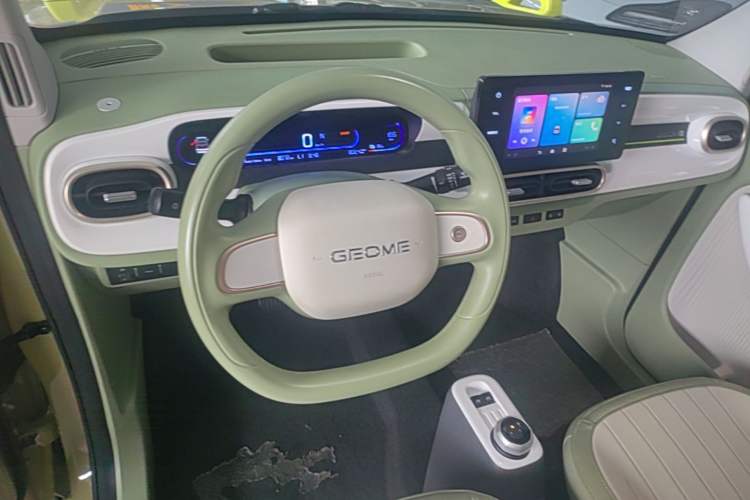 Used Geely Galaxy Panda 2025 210km Panda Rider Center Console