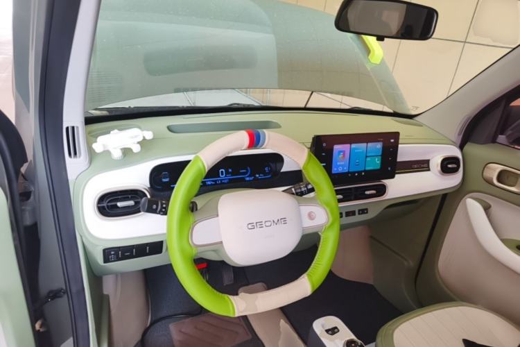 Used Geely Galaxy Panda 2025 210km Panda Rider Center Console