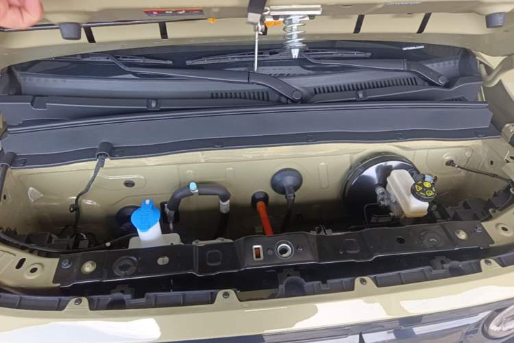 Used Geely Galaxy Panda 2025 210km Panda Rider Engine Bay