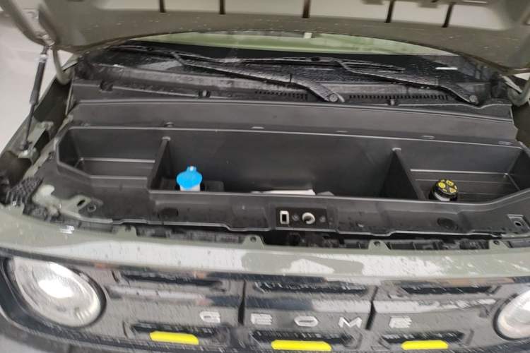 Used Geely Galaxy Panda 2025 210km Panda Rider Engine Bay