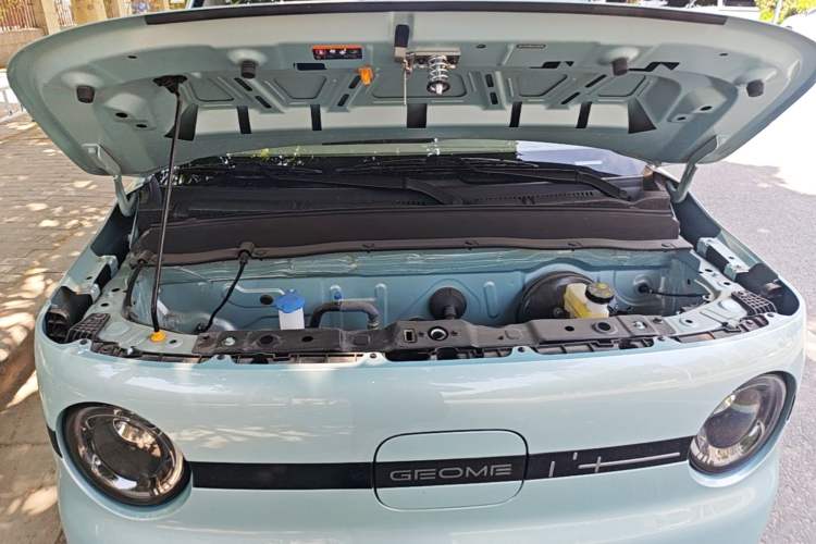 Used Geely Galaxy Panda 2025 210 km – Yuanqi Bear Engine Bay