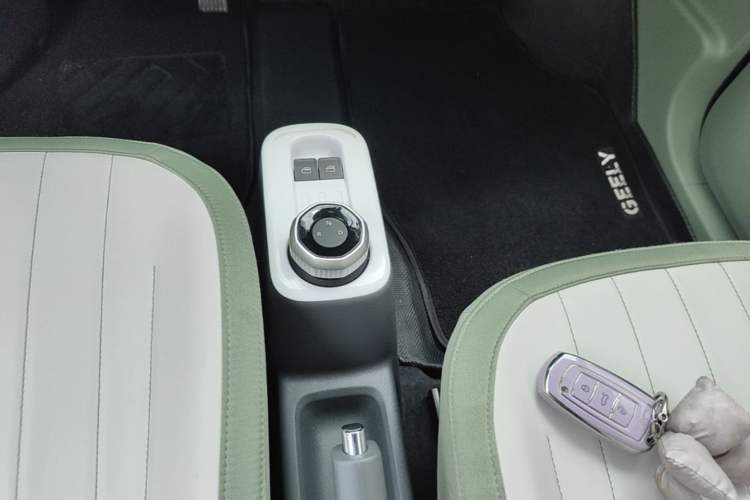 Used Geely Galaxy Panda 2025 210km Panda Rider Gear Lever