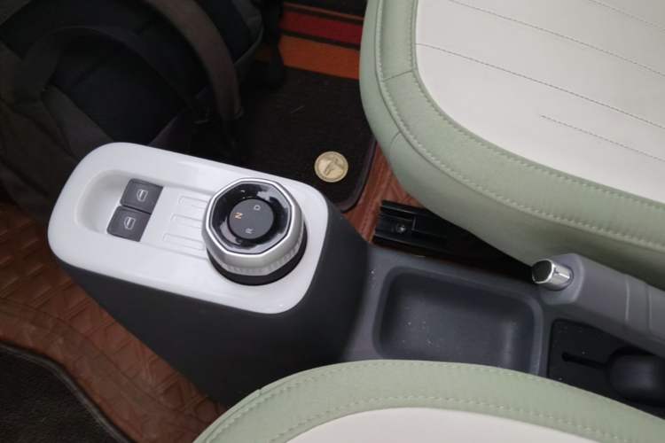 Used Geely Galaxy Panda 2025 210km Panda Rider Gear Lever