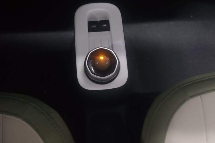 Used Geely Galaxy Panda 2025 210km Panda Rider Gear Lever