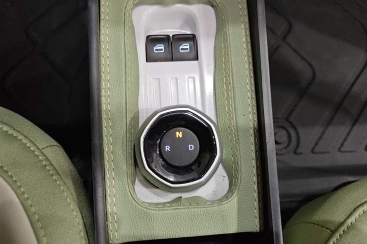 Used Geely Galaxy Panda 2025 210km Panda Rider Gear Lever