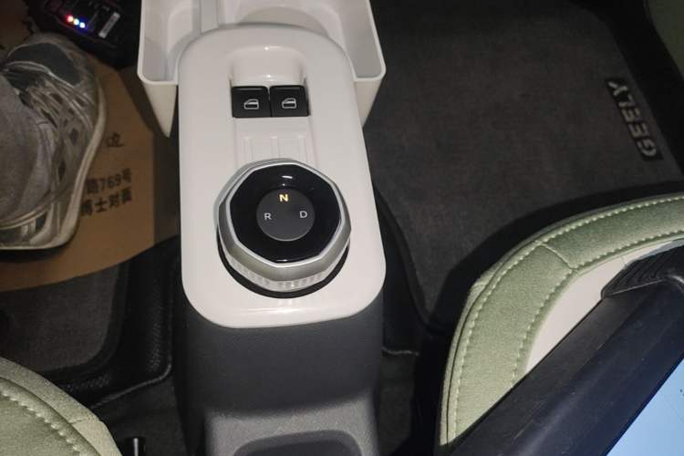 Used Geely Galaxy Panda 2025 210km Panda Rider Gear Lever