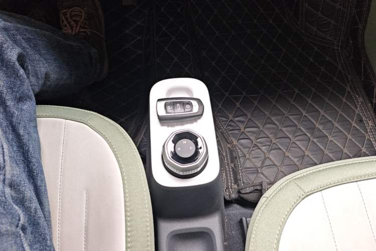 Used Geely Galaxy Panda 2025 210km Panda Rider Gear Lever