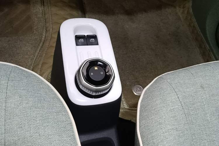 Used Geely Galaxy Panda 2025 210km Panda Rider Gear Lever