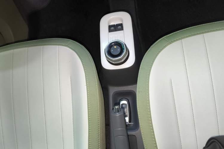 Used Geely Galaxy Panda 2025 210km Panda Rider Gear Lever