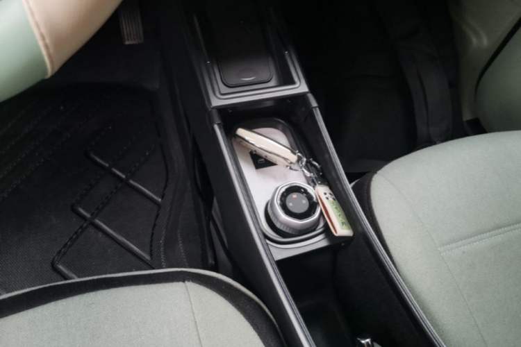 Used Geely Galaxy Panda 2025 210km Panda Rider Gear Lever