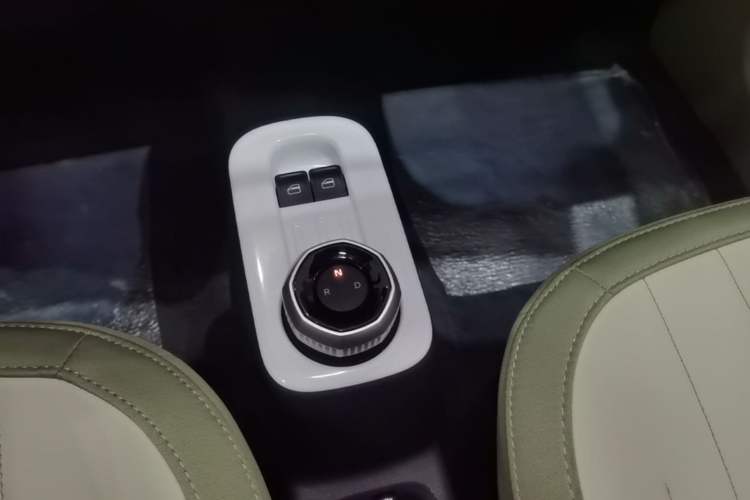 Used Geely Galaxy Panda 2025 210km Panda Rider Gear Lever