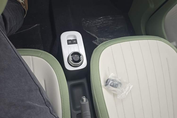 Used Geely Galaxy Panda 2025 210km Panda Rider Gear Lever
