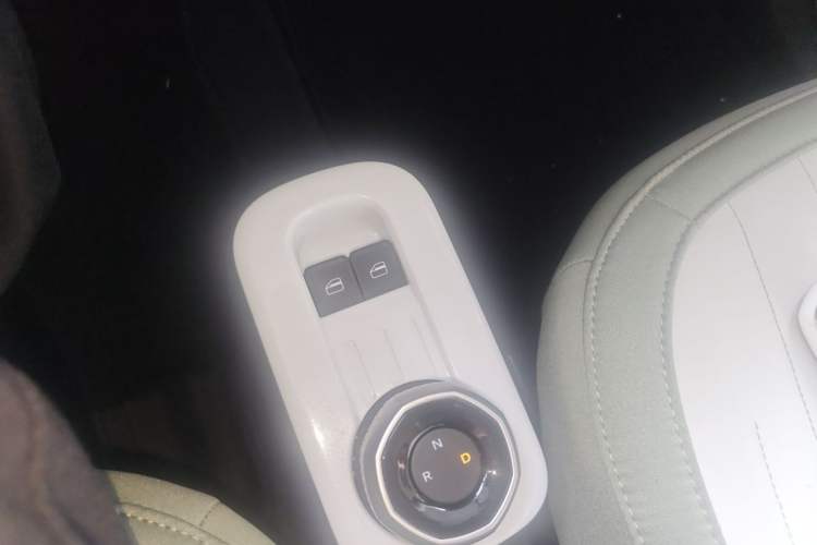 Used Geely Galaxy Panda 2025 210km Panda Rider Gear Lever