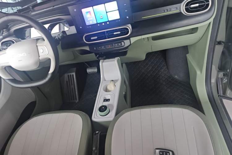 Used Geely Galaxy Panda 2025 210km Panda Rider Gear Lever