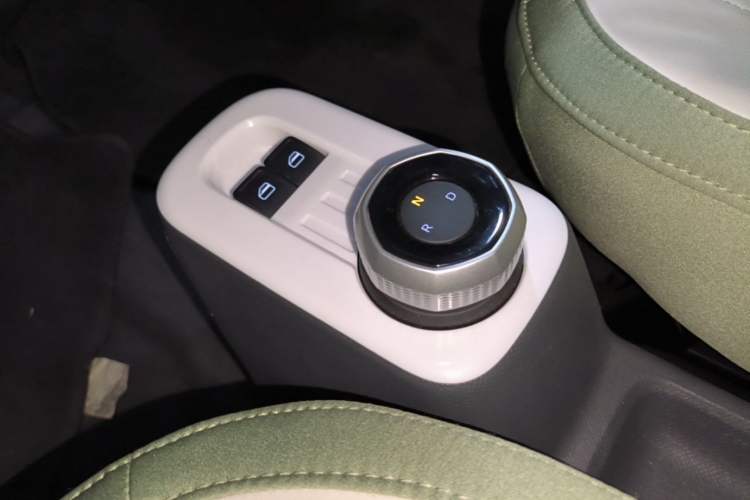 Used Geely Galaxy Panda 2025 210km Panda Rider Gear Lever