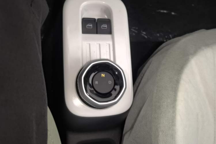 Used Geely Galaxy Panda 2025 210km Panda Rider Gear Lever