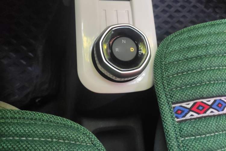 Used Geely Galaxy Panda 2025 210km Panda Rider Gear Lever
