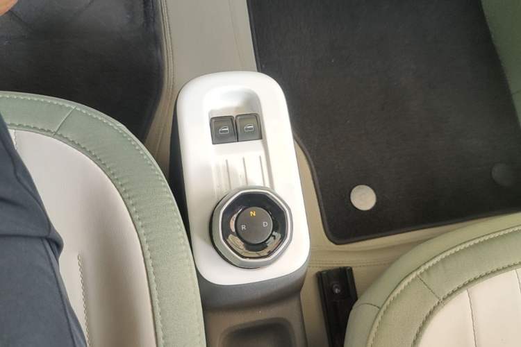 Used Geely Galaxy Panda 2025 210km Panda Rider Gear Lever