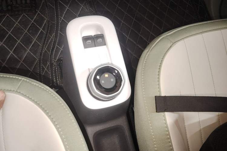 Used Geely Galaxy Panda 2025 210km Panda Rider Gear Lever