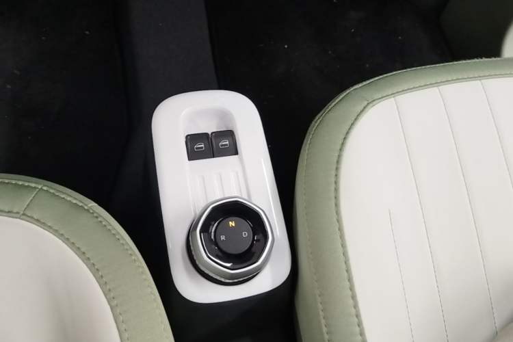 Used Geely Galaxy Panda 2025 210km Panda Rider Gear Lever