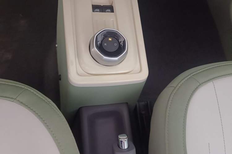 Used Geely Galaxy Panda 2025 210km Panda Rider Gear Lever