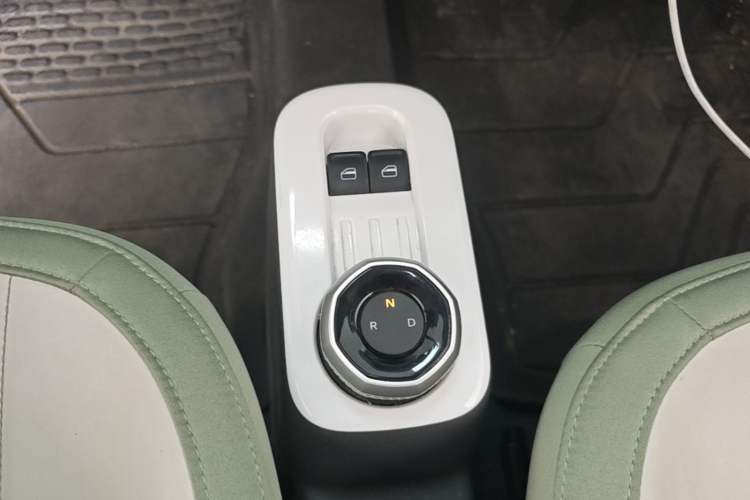 Used Geely Galaxy Panda 2025 210km Panda Rider Gear Lever