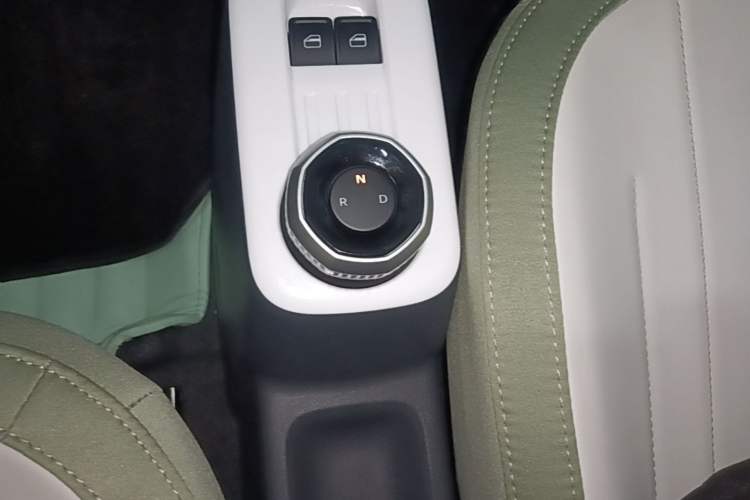 Used Geely Galaxy Panda 2025 210km Panda Rider Gear Lever