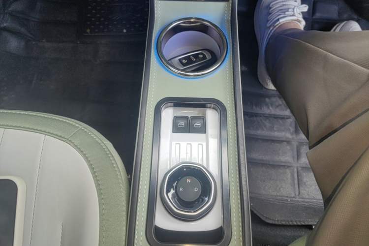 Used Geely Galaxy Panda 2025 210km Panda Rider Gear Lever