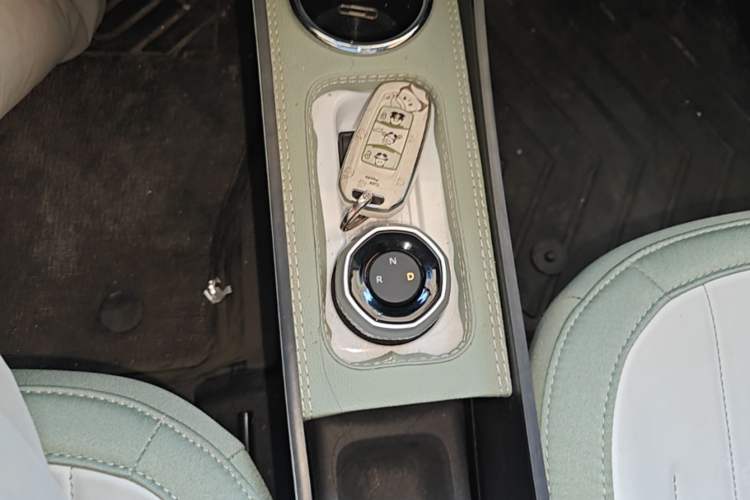 Used Geely Galaxy Panda 2025 210km Panda Rider Gear Lever