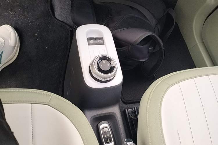 Used Geely Galaxy Panda 2025 210km Panda Rider Gear Lever