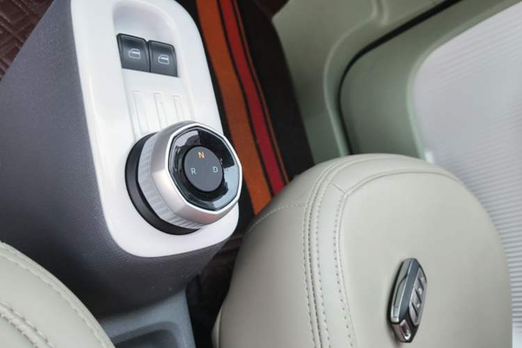 Used Geely Galaxy Panda 2025 210km Panda Rider Gear Lever