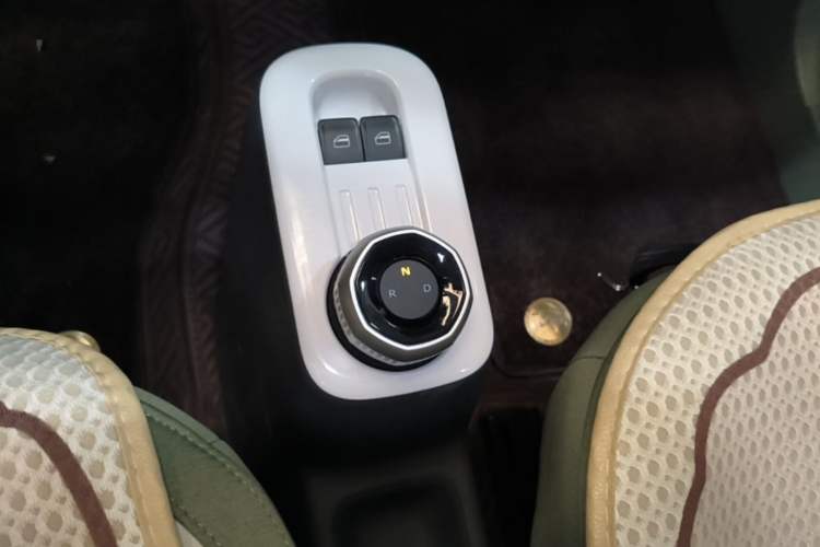 Used Geely Galaxy Panda 2025 210km Panda Rider Gear Lever