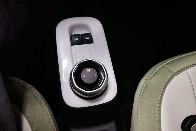 Used Geely Galaxy Panda 2025 210km Panda Rider Gear Lever