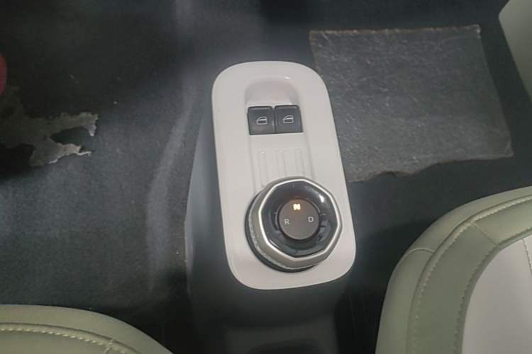 Used Geely Galaxy Panda 2025 210km Panda Rider Gear Lever