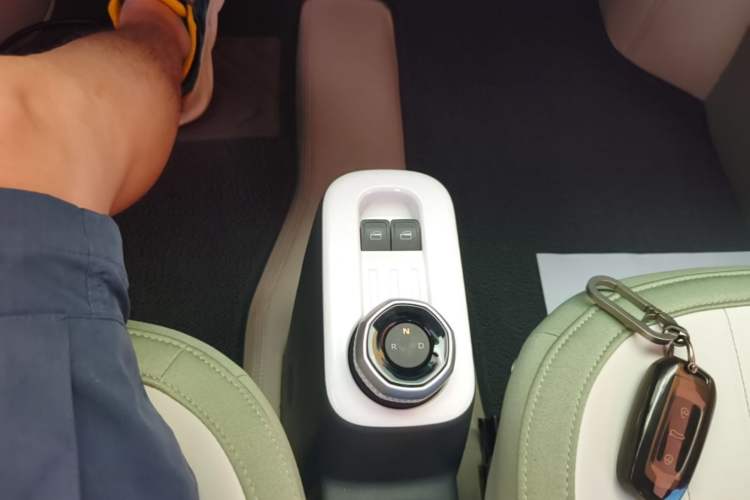 Used Geely Galaxy Panda 2025 210km Panda Rider Gear Lever