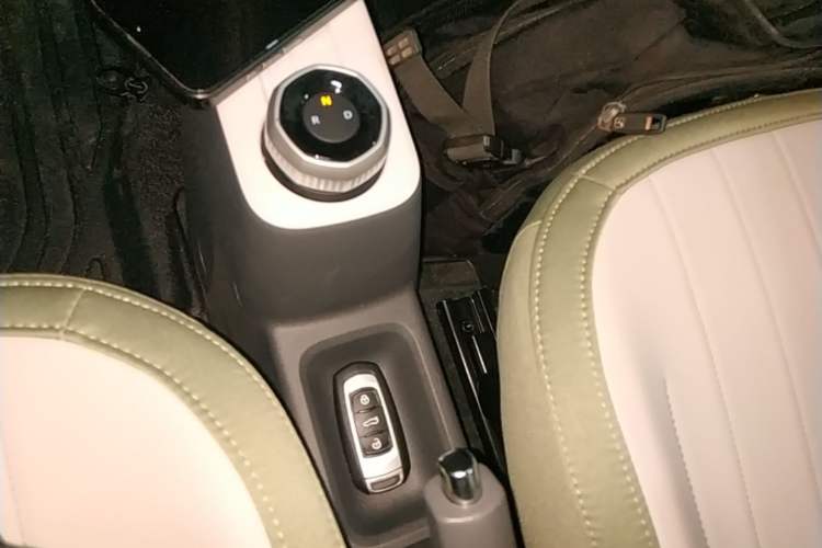 Used Geely Galaxy Panda 2025 210km Panda Rider Gear Lever