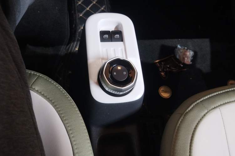 Used Geely Galaxy Panda 2025 210km Panda Rider Gear Lever