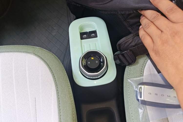 Used Geely Galaxy Panda 2025 210 km – Yuanqi Bear Gear Lever