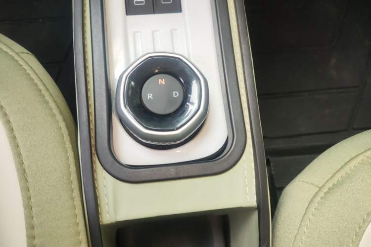 Used Geely Galaxy Panda 2025 210km Panda Rider Gear Lever