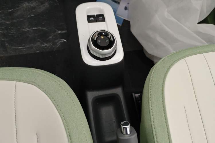 Used Geely Galaxy Panda 2025 210km Panda Rider Gear Lever