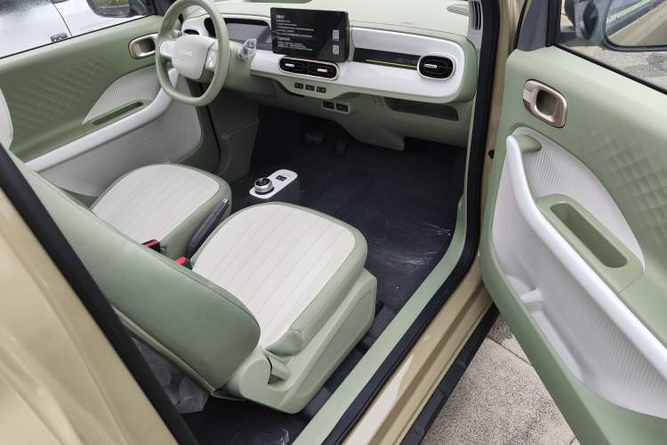 Used Geely Galaxy Panda 2025 210km Panda Rider Interior 1