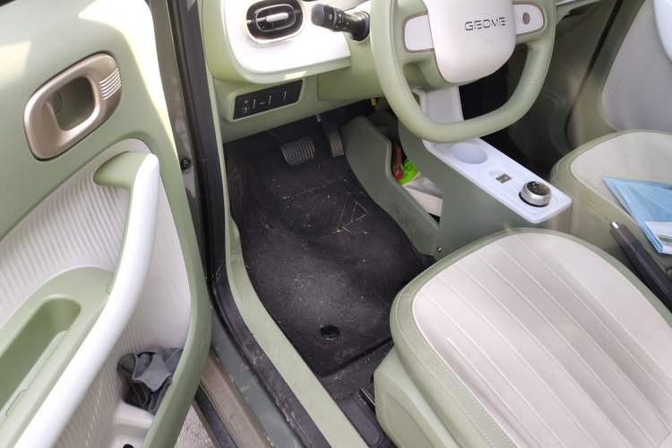 Used Geely Galaxy Panda 2025 210km Panda Rider Interior 3