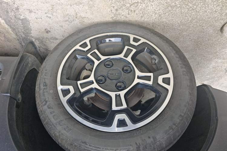 Used Geely Galaxy Panda 2025 210km Panda Rider Left Front Wheel Hub