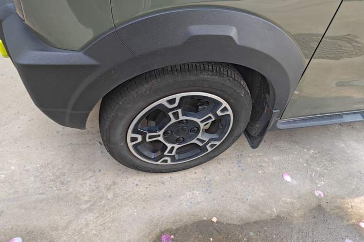 Used Geely Galaxy Panda 2025 210km Panda Rider Left Front Wheel Hub